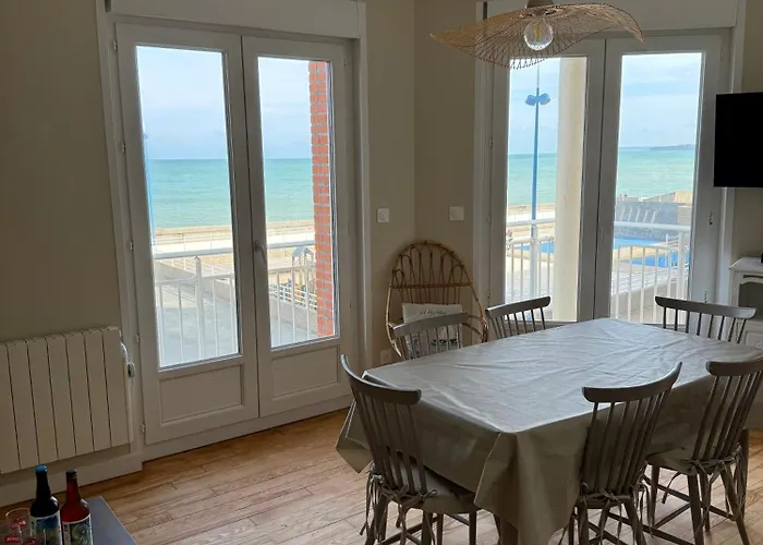 Le Phare Face à La Vue Incroyable *